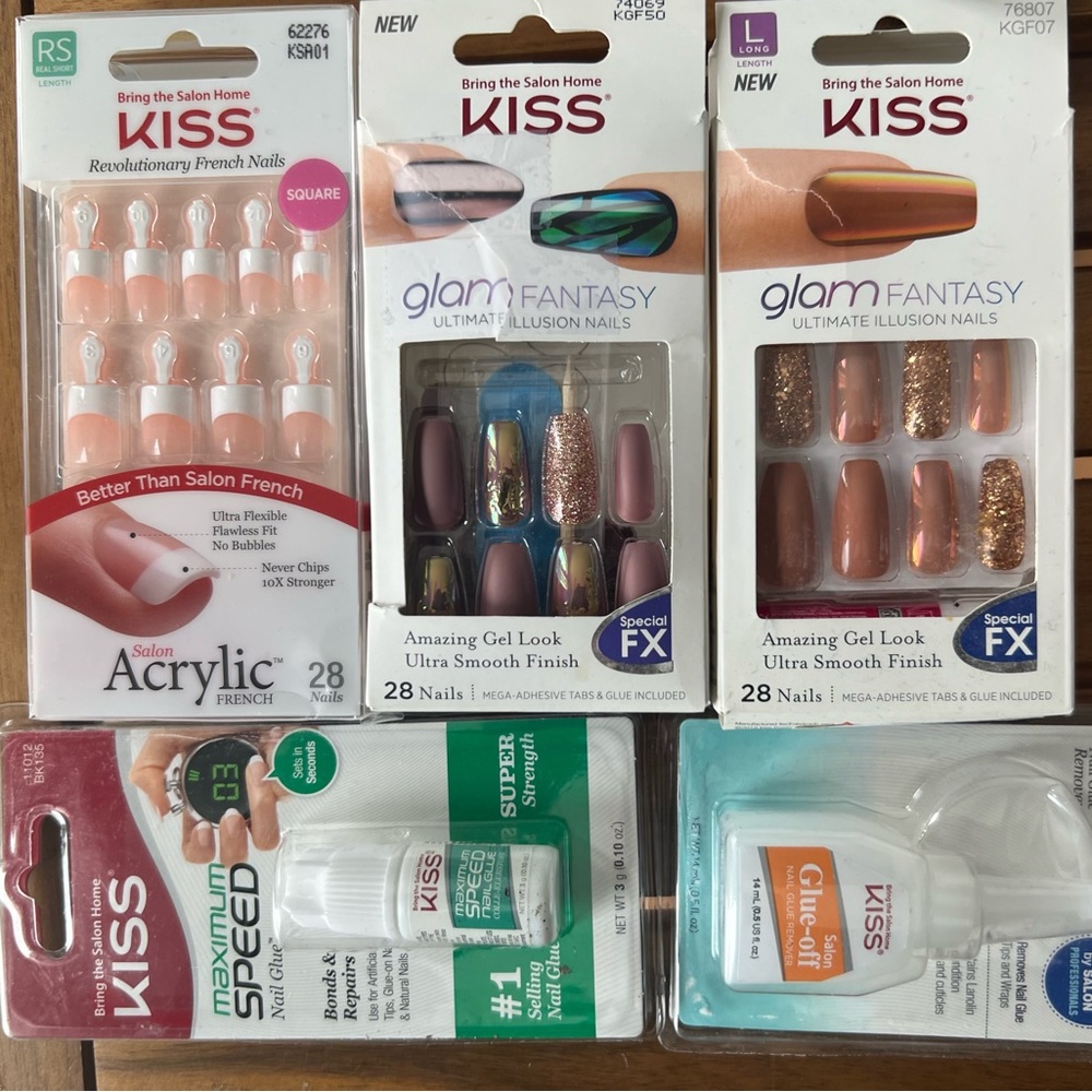 Kiss Nails x 3 + Kiss Nail Glue x 2